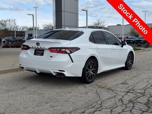 Used 2023 Toyota Camry SE FWD image 3