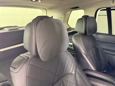 Used 2023 BMW X7 xDrive40i w/ Premium Package image 26