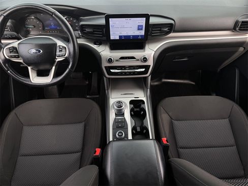 Used 2023 Ford Explorer XLT image 12