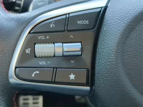 Used 2023 Genesis G70 2.0T w/ Sport Prestige Package image 21