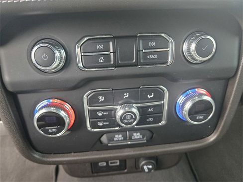 Used 2024 GMC Yukon SLE w/ Max Trailering Package image 19
