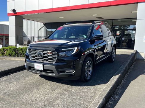 Used 2023 Honda Passport TrailSport image 3