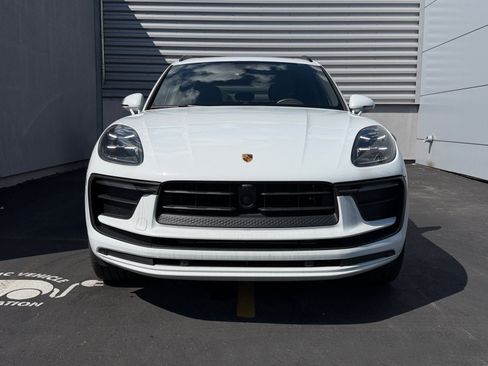 Certified 2025 Porsche Macan AWD/4WD image 6