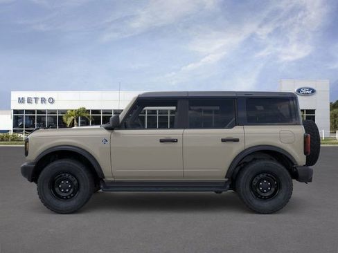 New 2026 Ford Bronco Outer Banks w/ Black Appearance Package image 3