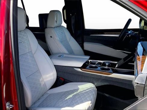 Used 2025 Cadillac Escalade ESV Sport Platinum image 7