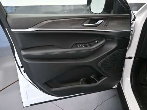 New 2025 Jeep Grand Cherokee Limited w/ Trailer Tow Package image 19