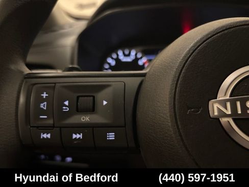 Used 2024 Nissan Rogue SV AWD/4WD image 16