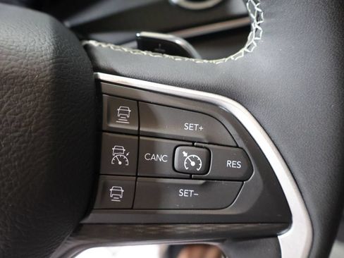 Used 2023 Jeep Grand Cherokee Altitude AWD/4WD image 36