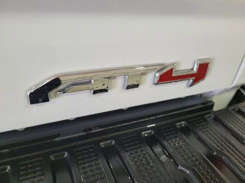 Used 2022 GMC Sierra 2500 AT4 image 65