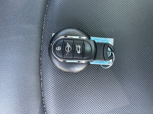 Used 2024 MINI Cooper 4-Door Hardtop FWD image 34
