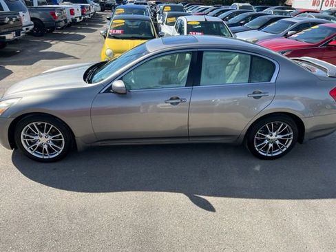 Used 2007 INFINITI G35 Journey w/ Performance Tire & Wheel Pkg image 2