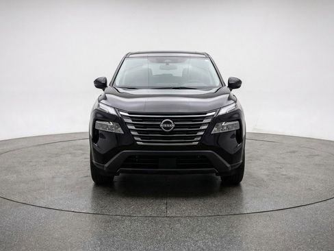 Used 2025 Nissan Rogue SV image 2