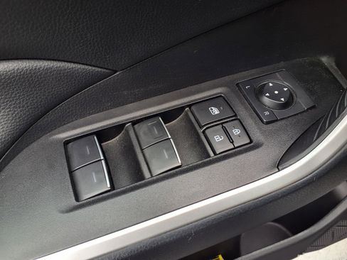 Used 2025 Toyota RAV4 XLE AWD/4WD image 18
