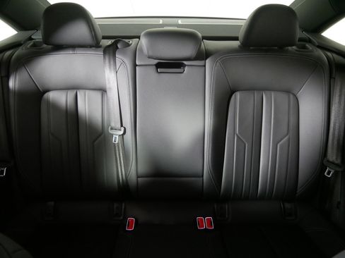 Used 2023 Audi A6 Premium image 13