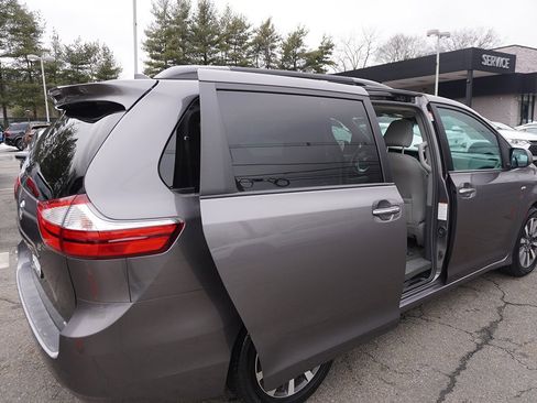 Used 2018 Toyota Sienna XLE w/ XLE Navigation Package image 28