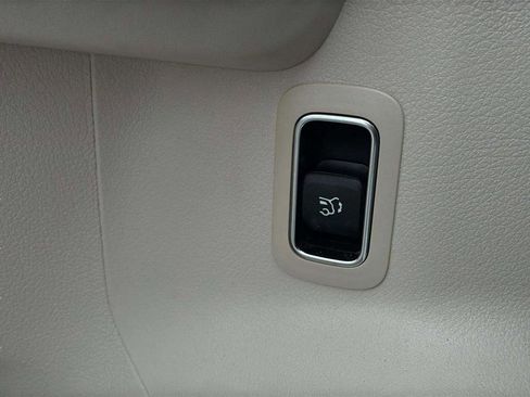 Used 2022 Mercedes-Benz GLB 250 image 28