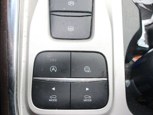 Used 2022 Ford Explorer King Ranch w/ Premium Technology Package RWD image 29