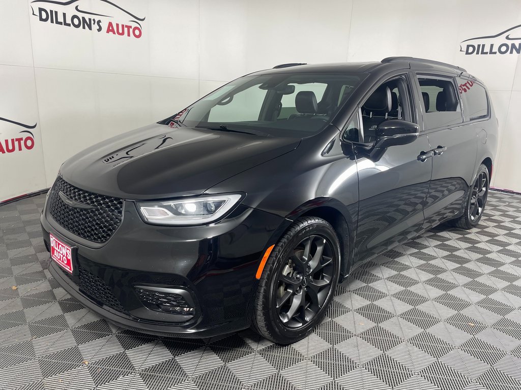 Used 2024 Chrysler Pacifica Limited w/ S Appearance Package FWD image 2