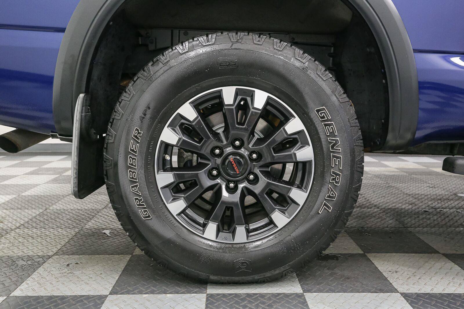 Used 2021 Nissan Titan PRO-4X w/ Pro-4x Convenience Package AWD/4WD image 17