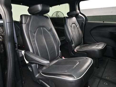 Used 2023 Chrysler Pacifica Limited w/ S Appearance Package image 41