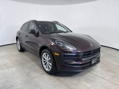 Certified 2025 Porsche Macan AWD/4WD image 43