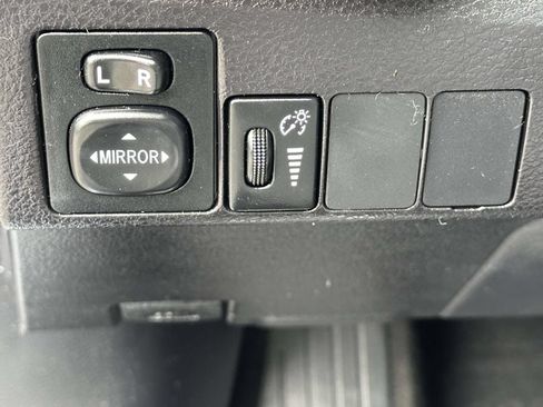 Used 2014 Toyota Corolla LE FWD image 9
