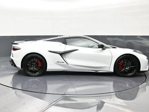 Used 2026 Chevrolet Corvette Z06 RWD image 6