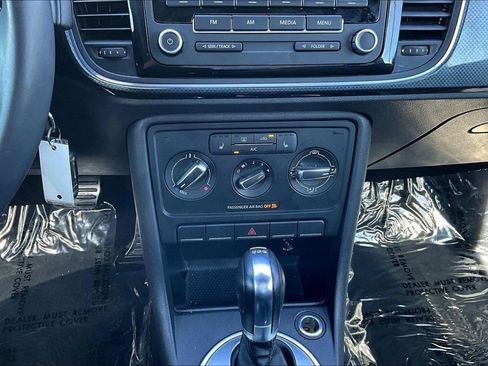 Used 2014 Volkswagen Beetle R-Line image 12