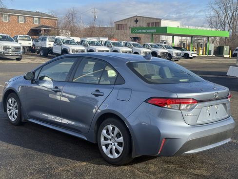 Used 2022 Toyota Corolla LE image 4