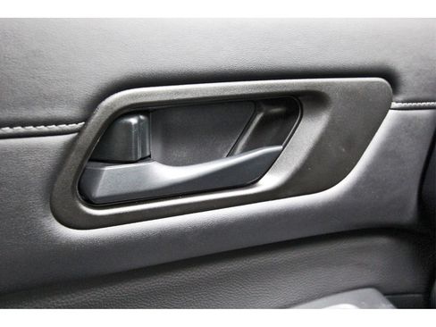 Used 2025 Nissan Pathfinder SV image 18