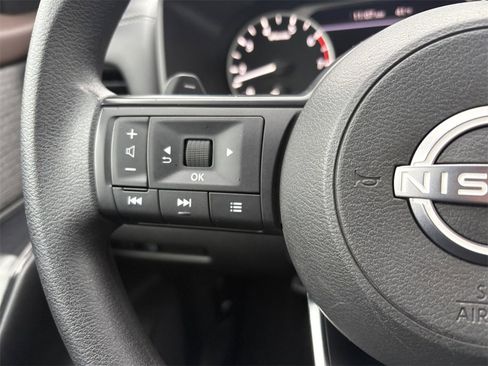 Used 2023 Nissan Rogue S image 22