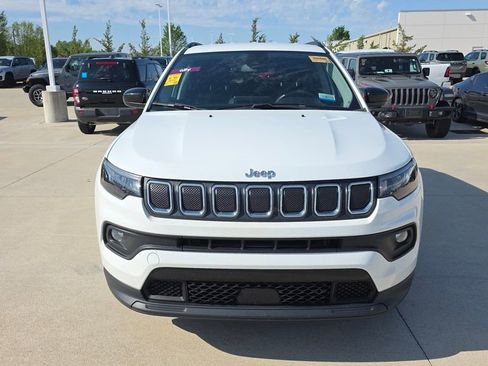 Used 2022 Jeep Compass Latitude AWD/4WD image 16
