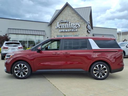Used 2024 Kia Carnival EX FWD image 1