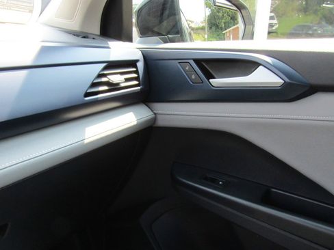 New 2024 Volkswagen Taos SE image 28