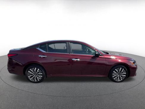 Used 2025 Nissan Altima 2.5 SV FWD image 16
