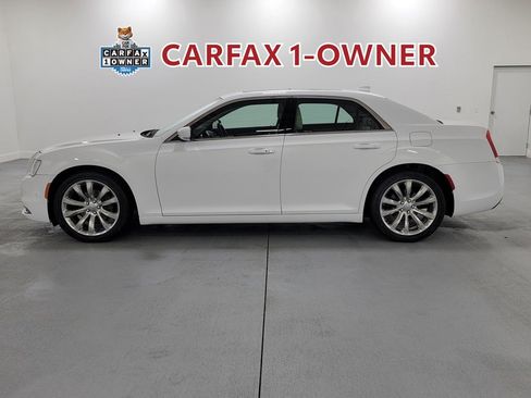 Used 2019 Chrysler 300 Touring L w/ Quick Order Package 22F image 6