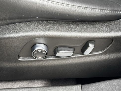 Used 2025 Cadillac XT4 Premium Luxury image 28