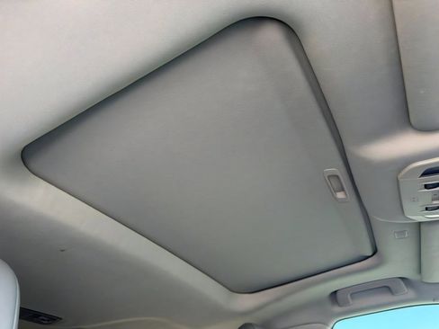 Used 2021 Toyota Highlander XLE AWD/4WD image 32