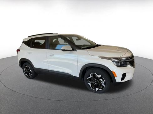 Used 2025 Kia Seltos S image 2