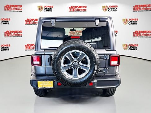 Used 2022 Jeep Wrangler Unlimited Sahara w/ Cold Weather Group AWD/4WD image 16