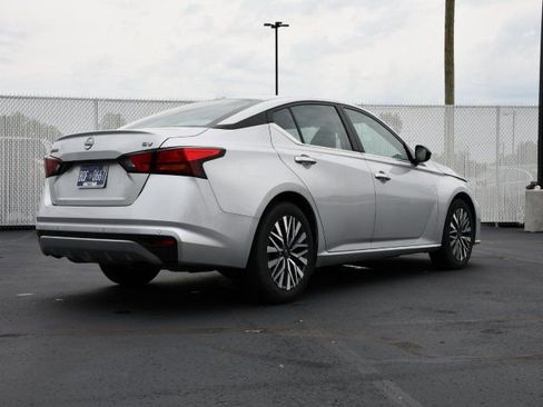 Used 2024 Nissan Altima 2.5 SV FWD image 7