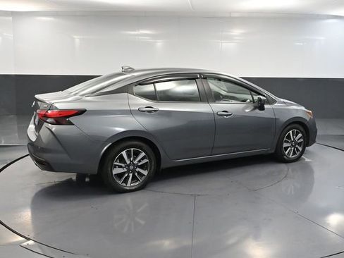 Used 2021 Nissan Versa SV image 4