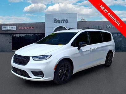 Used 2024 Chrysler Pacifica Touring-L w/ S Appearance Package