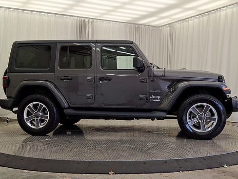 Used 2018 Jeep Wrangler Unlimited Sahara w/ Cold Weather Group AWD/4WD image 9