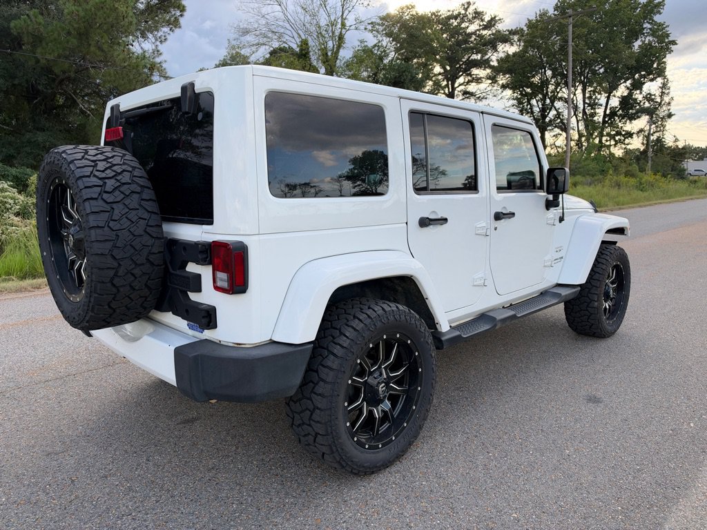 Used 2018 Jeep Wrangler Unlimited Sahara AWD/4WD image 3