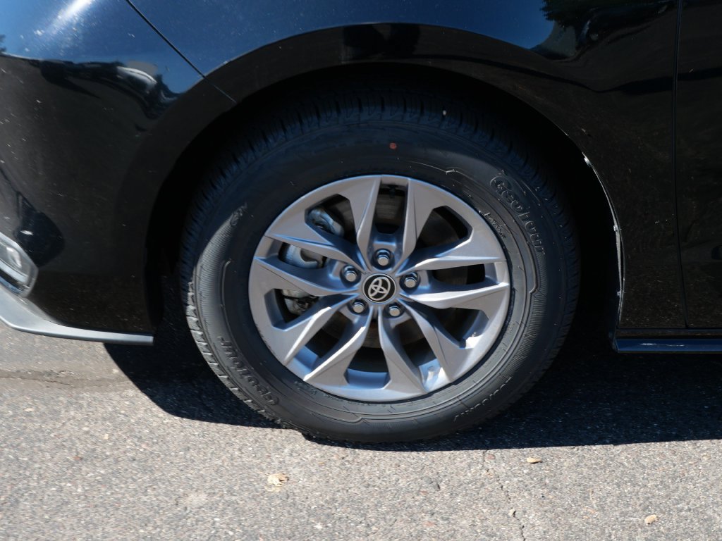 Certified 2026 Toyota Sienna XLE FWD image 8