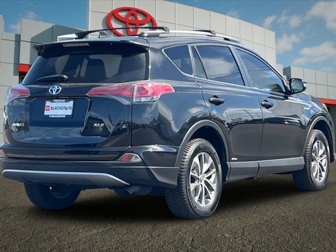 Used 2017 Toyota RAV4 XLE w/ Convenience Package AWD/4WD image 3
