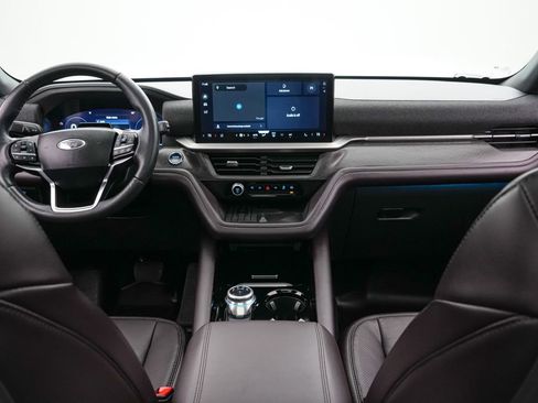 Certified 2025 Ford Explorer Platinum w/ Ultimate Package AWD/4WD image 14