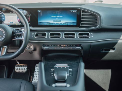 Used 2024 Mercedes-Benz GLS 450 4MATIC image 8