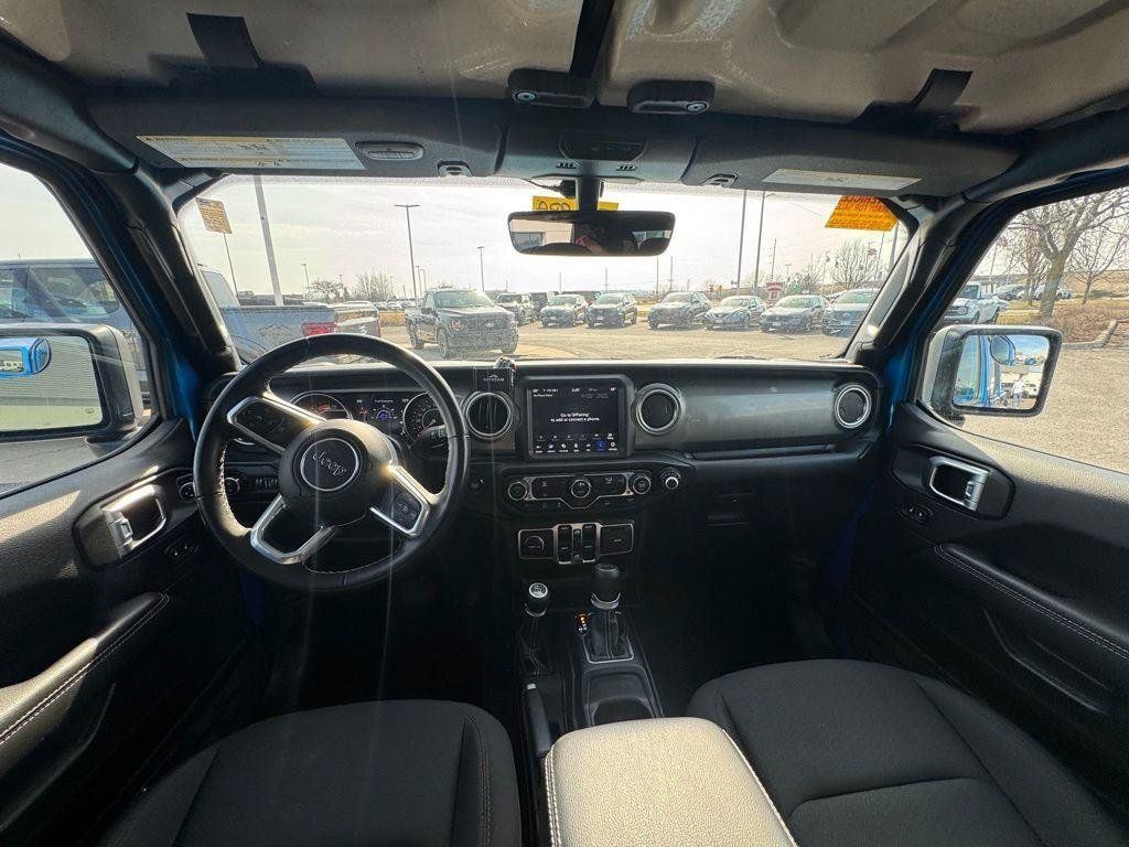 Used 2022 Jeep Gladiator Overland AWD/4WD image 16